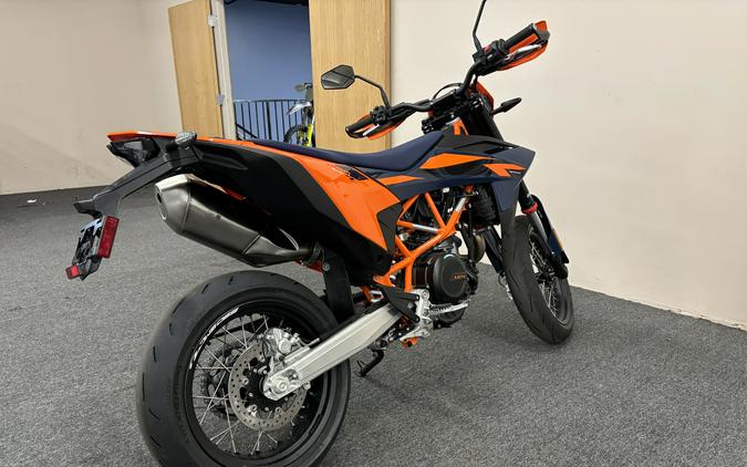2026 KTM SMC 690 R