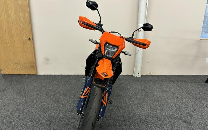 2026 KTM SMC 690 R