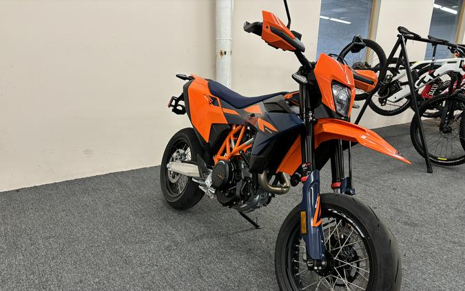 2026 KTM SMC 690 R