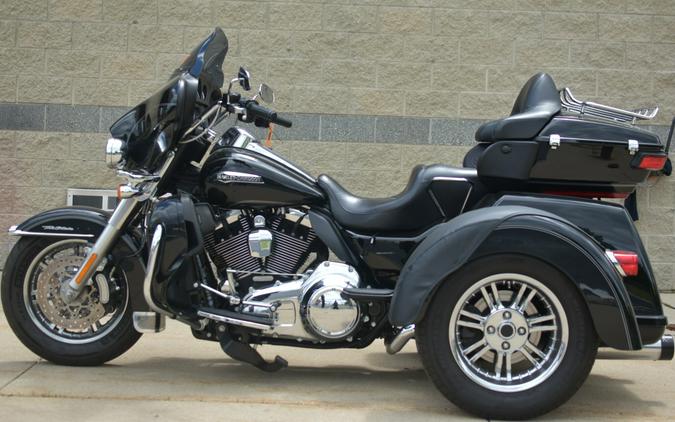 Used 2016 Harley-Davidson Tri Glide Ultra FLHTCUTG