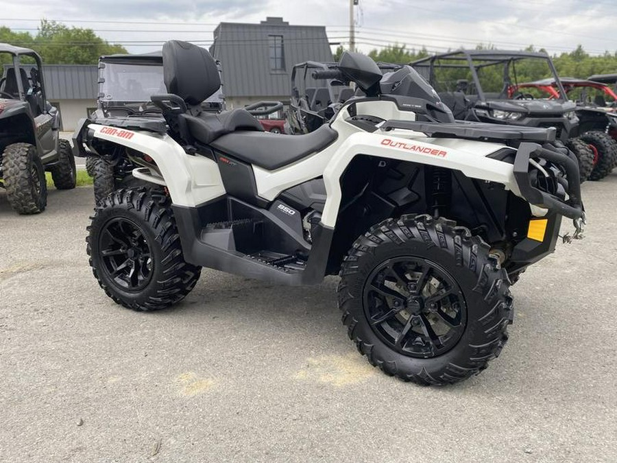 2017 Can-Am® Outlander™ MAX XT™ 850 Pearl White and Black