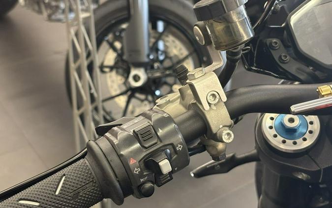 2017 Ducati Monster 1200 R Thrilling Black