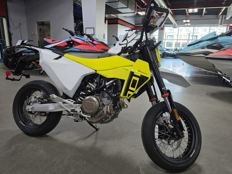 2026 Husqvarna Supermoto 701