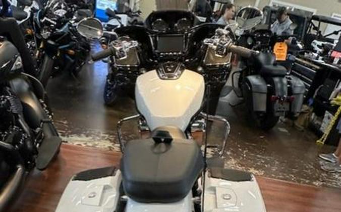 2024 Indian Motorcycle® Challenger® Limited with PowerBand Audio Package Ghost White Metallic