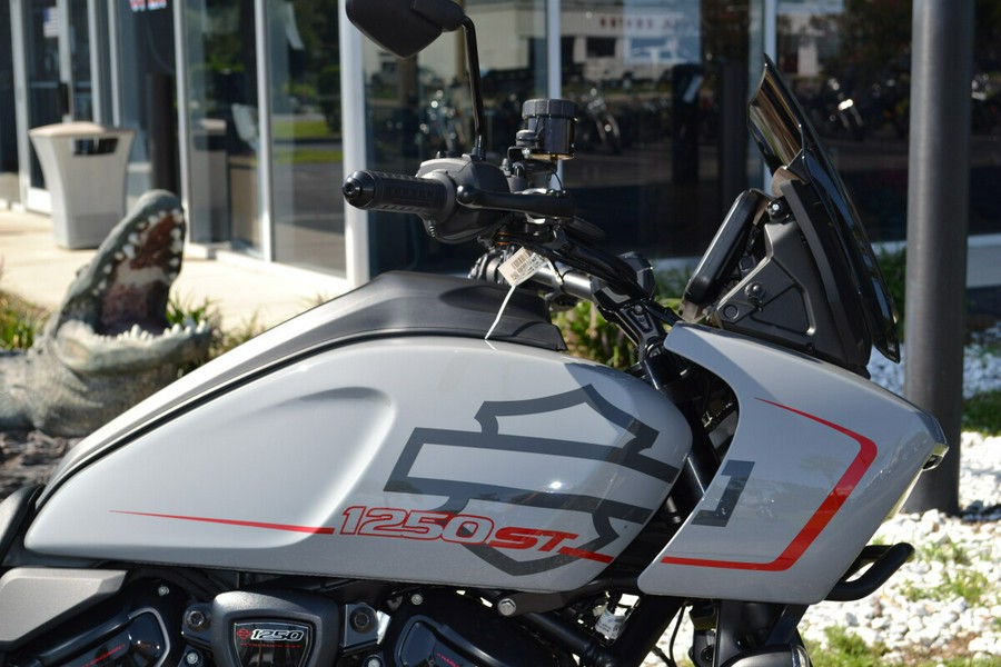 2025 Harley-Davidson® Pan America® 1250 ST - RA1250ST
