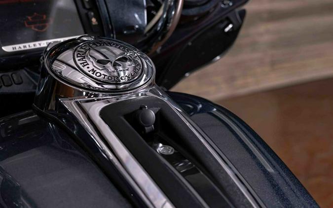 2017 FLHTCUTG - Tri Glide® Ultra - Harley-Davidson®