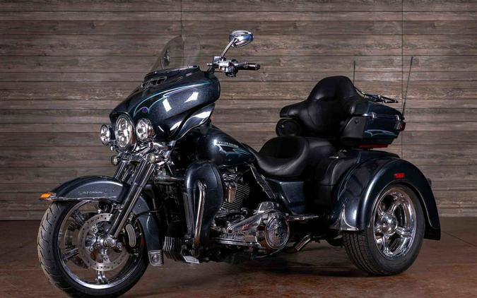 2017 FLHTCUTG - Tri Glide® Ultra - Harley-Davidson®