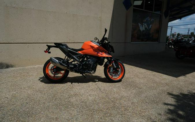 New 2024 KTM 990 DUKE ORANGE