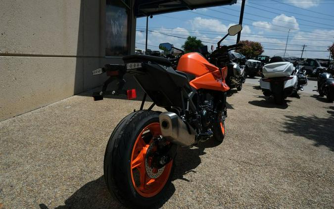 New 2024 KTM 990 DUKE ORANGE