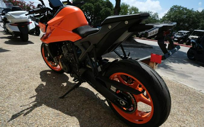 New 2024 KTM 990 DUKE ORANGE