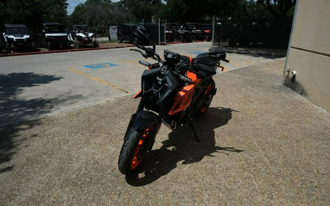 New 2024 KTM 990 DUKE ORANGE