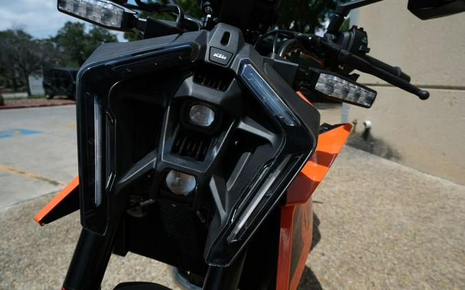 New 2024 KTM 990 DUKE ORANGE