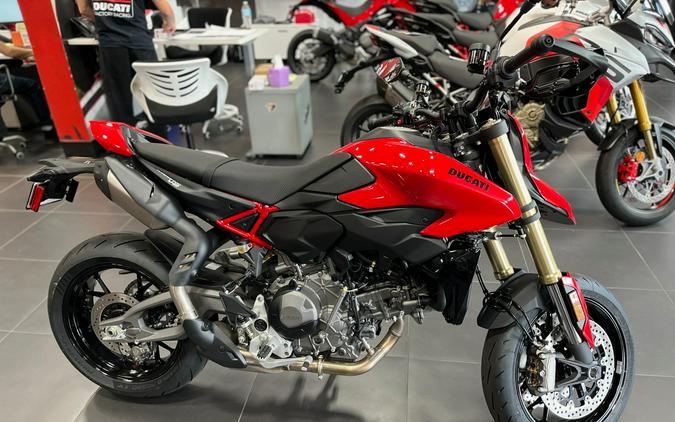 2026 Ducati Hypermotard V2