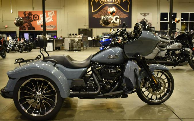 2024 Harley-Davidson Road Glide 3 Sharkskin Blue - Black Finish