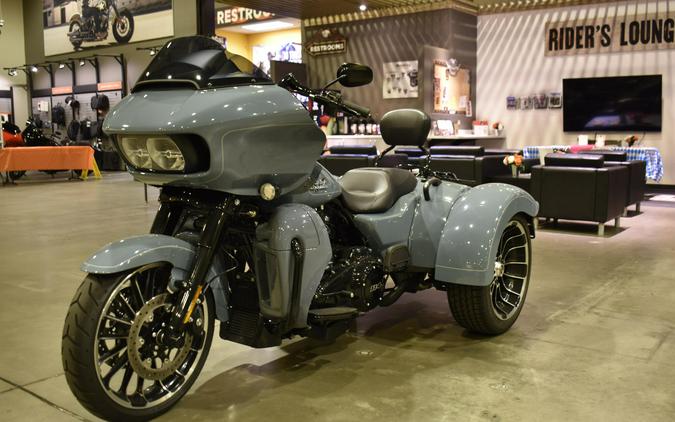 2024 Harley-Davidson Road Glide 3 Sharkskin Blue - Black Finish