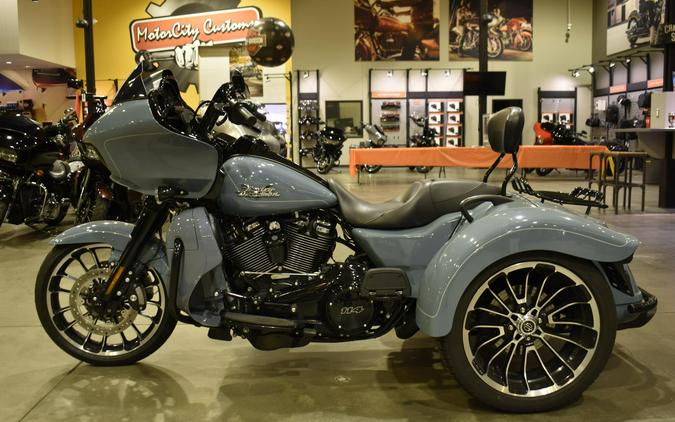 2024 Harley-Davidson Road Glide 3 Sharkskin Blue - Black Finish