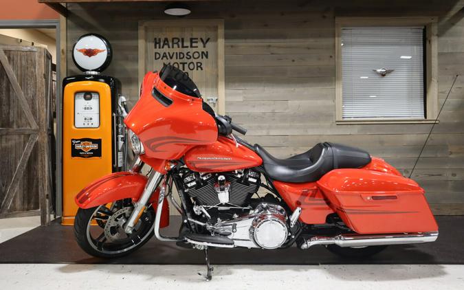 2017 Street Glide® Special (FLHXS)