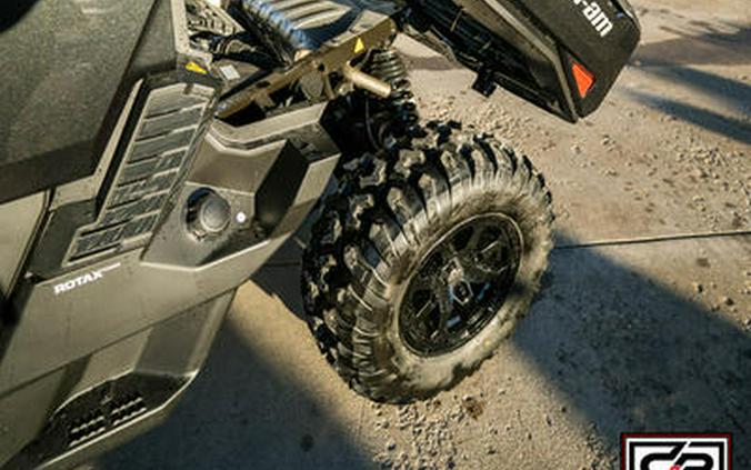 2026 Can-Am® Defender MAX XT CAB HD11