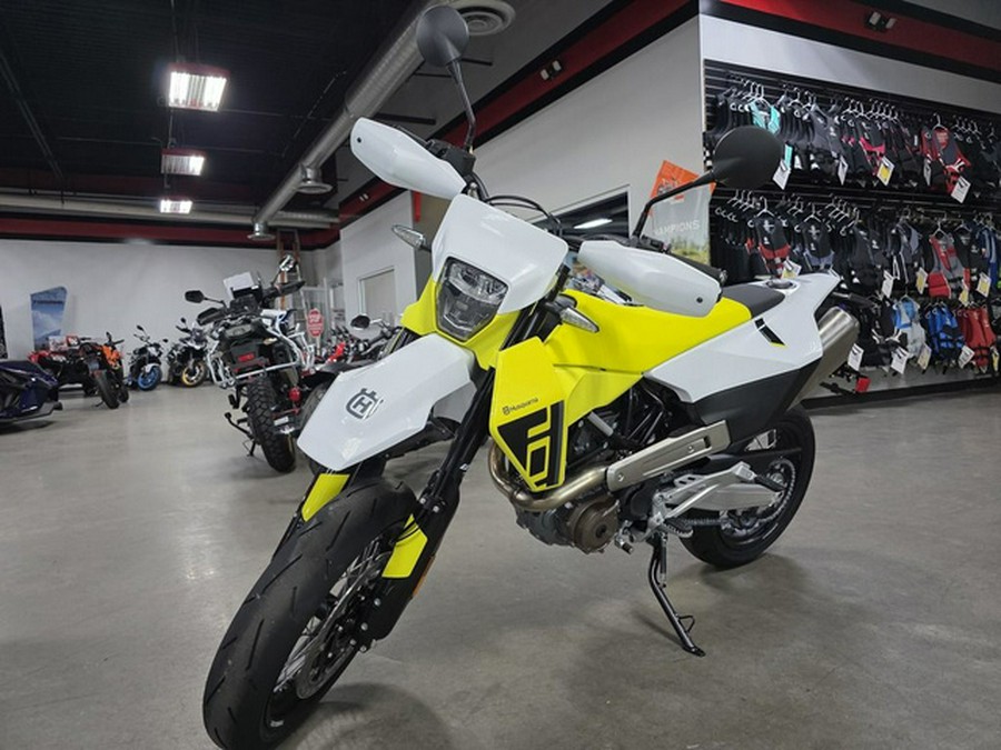 2026 Husqvarna Supermoto 701