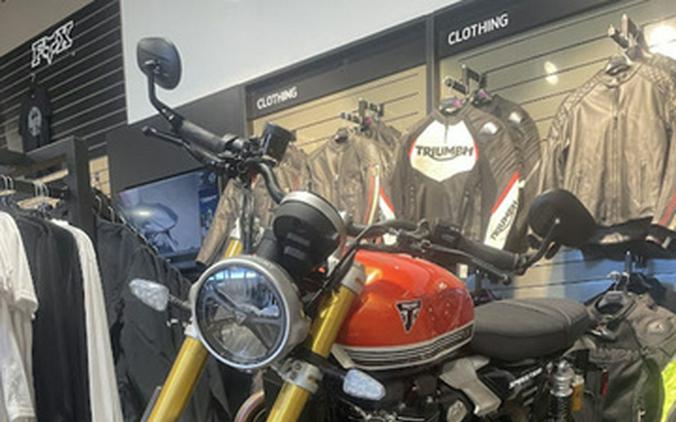 2025 Triumph Speed Twin 1200 RS Baja OrangeSapphire Black