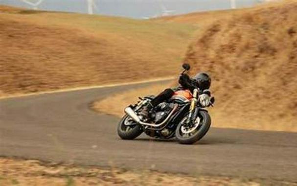 2025 Triumph Speed Twin 1200 RS Baja OrangeSapphire Black