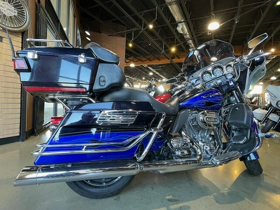 2011 Harley-Davidson® CVO™ Ultra Classic® Electra Glide® BLUE/COBALT