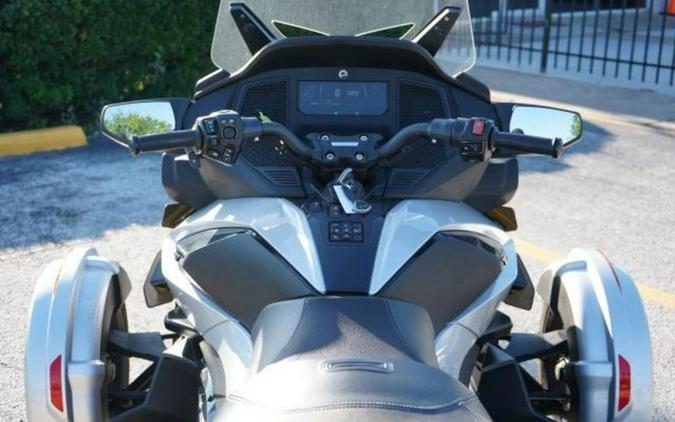 2022 Can-Am® Spyder RT SE6