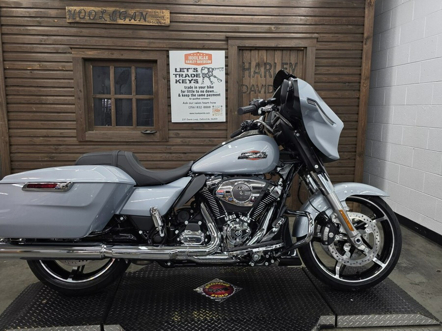 2025 Harley-Davidson® Street Glide™ ATLAS SLV MTLIC/CHROME TRIM