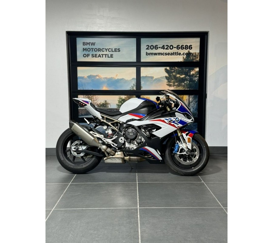 2022 BMW S 1000 RR Light White / Racing Blue / Racing Red