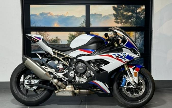 2022 BMW S 1000 RR Light White / Racing Blue / Racing Red