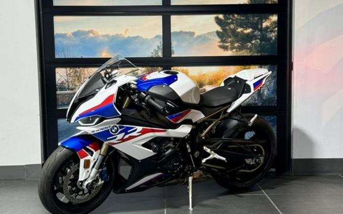 2022 BMW S 1000 RR Light White / Racing Blue / Racing Red