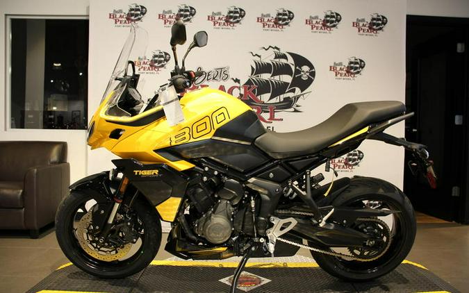 2026 Triumph TS800 COSMIC YELLOW