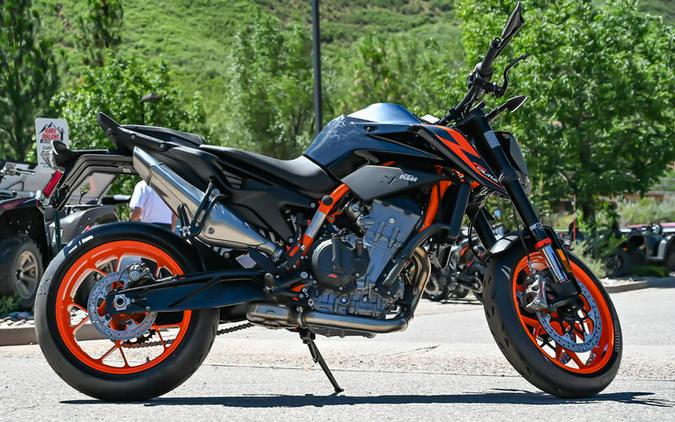 2023 KTM 890 Duke R