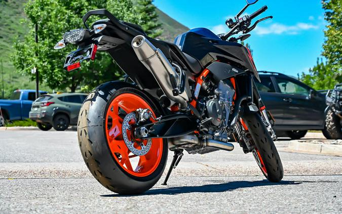 2023 KTM 890 Duke R