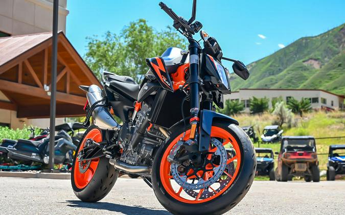 2023 KTM 890 Duke R