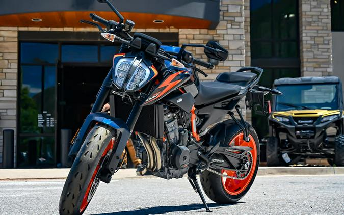 2023 KTM 890 Duke R