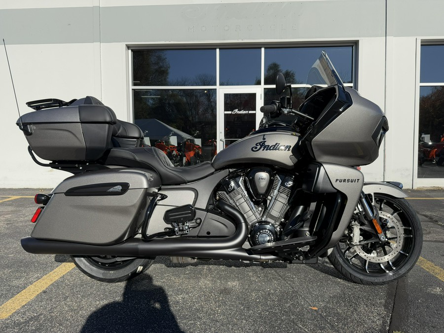 2025 Indian Motorcycle Pursuit DARK HORSE