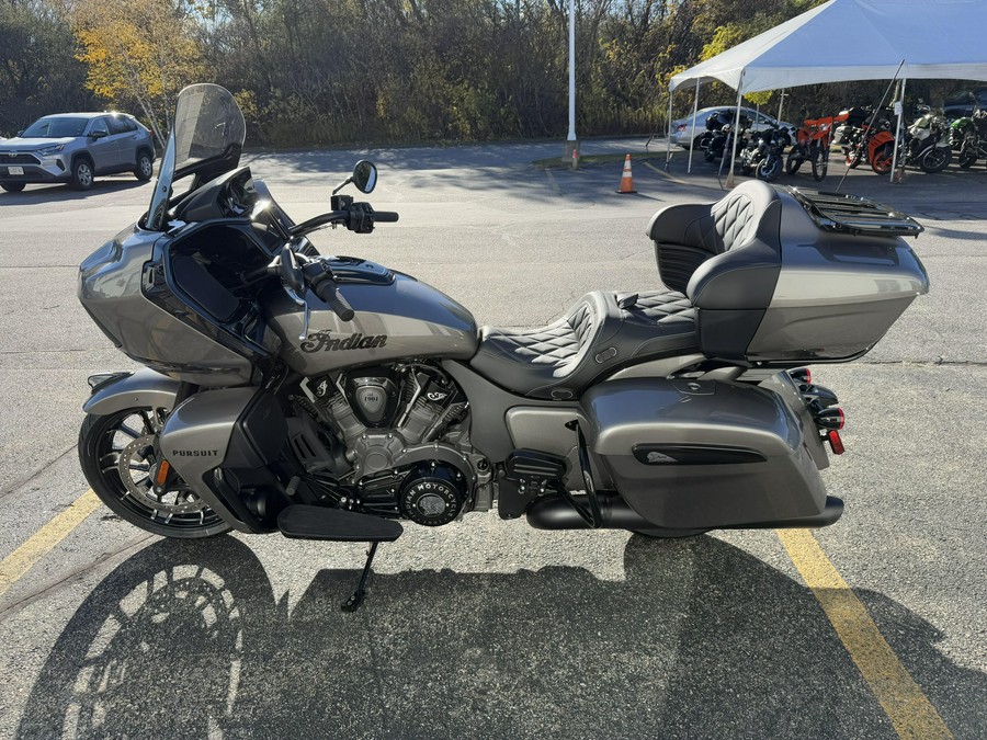 2025 Indian Motorcycle Pursuit DARK HORSE