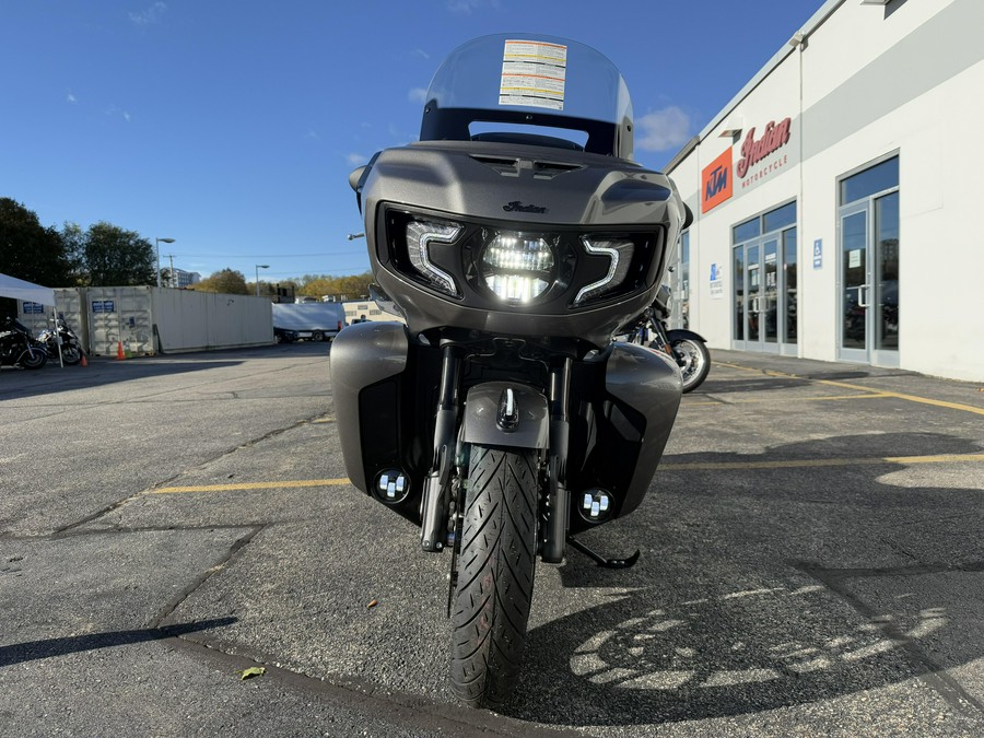 2025 Indian Motorcycle Pursuit DARK HORSE