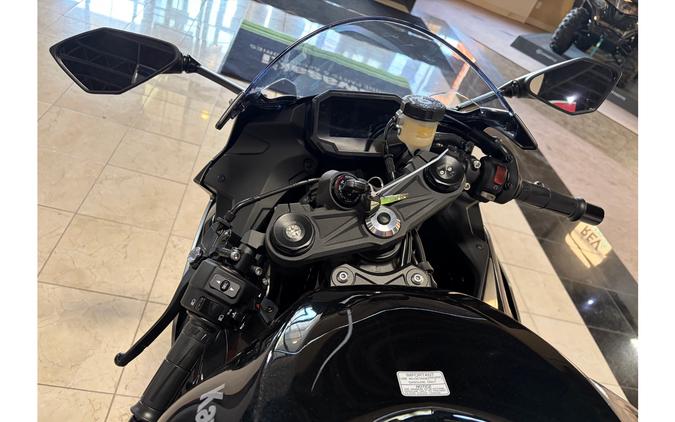 2026 Kawasaki NINJA ZX 6R BASE