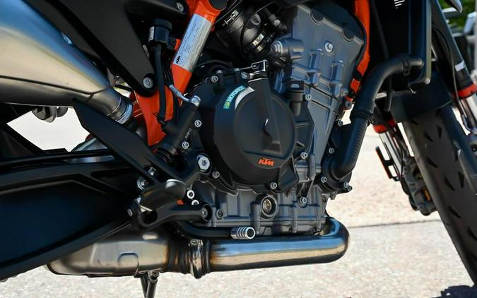 2023 KTM 890 Duke R