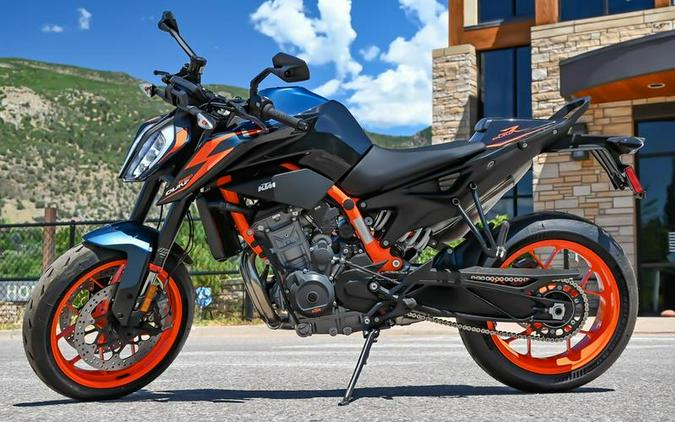 2023 KTM 890 Duke R