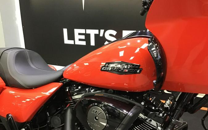 2026 Harley-Davidson® Road Glide® Blood Orange - Black