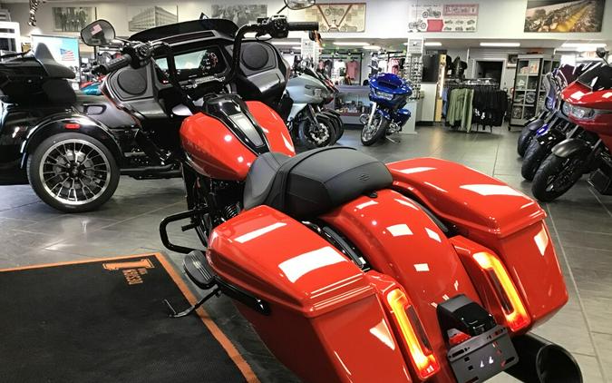 2026 Harley-Davidson® Road Glide® Blood Orange - Black