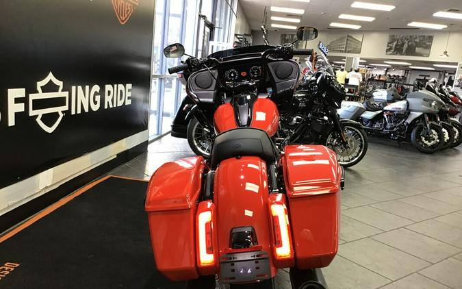 2026 Harley-Davidson® Road Glide® Blood Orange - Black