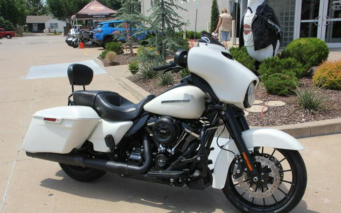 2018 Harley-Davidson Street Glide Special