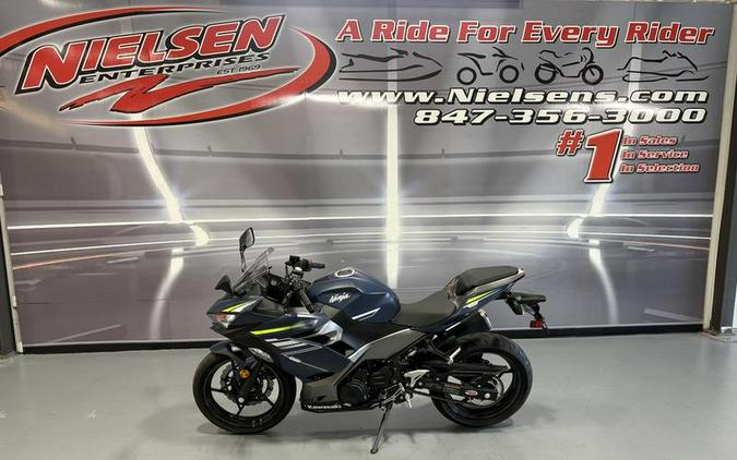 2022 Kawasaki Ninja® 400 ABS Metallic Matte Blue/Metallic Graphite Gray