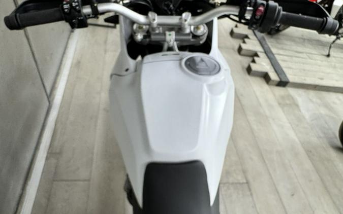 2023 Ducati DesertX Star White Silk