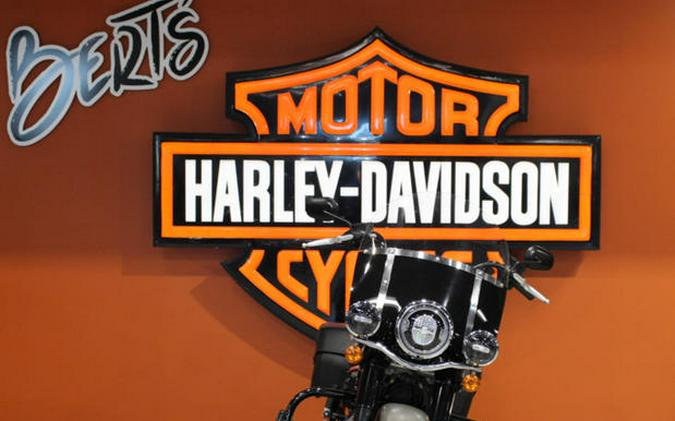 2018 Harley-Davidson® FLHCS - Softail® Heritage Classic 114