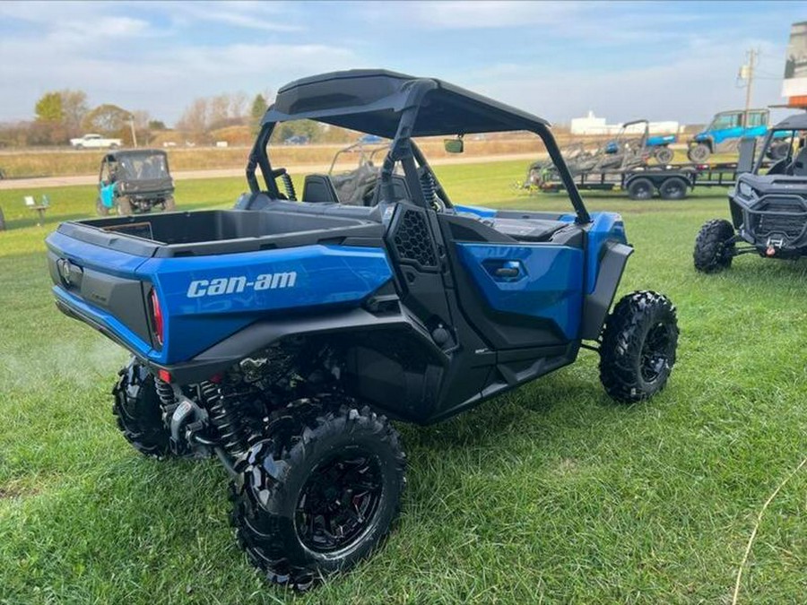 2023 Can-Am® Commander XT 700